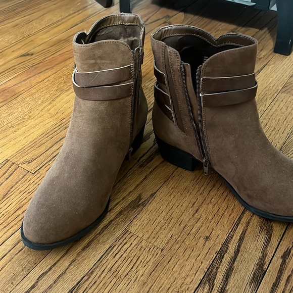 Lane Bryant boots- New, never worn, without tags - Picture 2 of 3